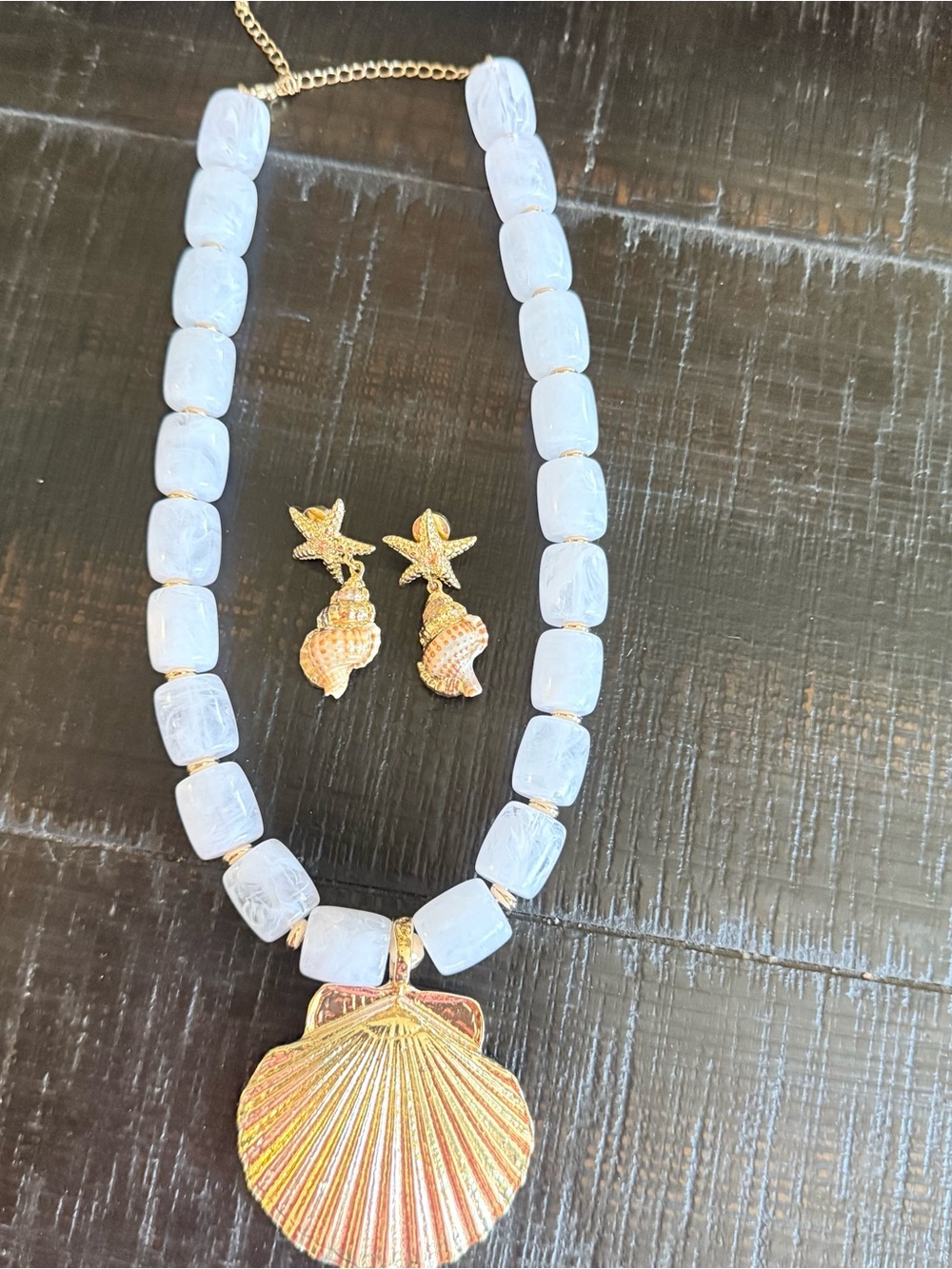 Seashell Pendant Necklace and Shell Drop Earrings - Gold & white Blue